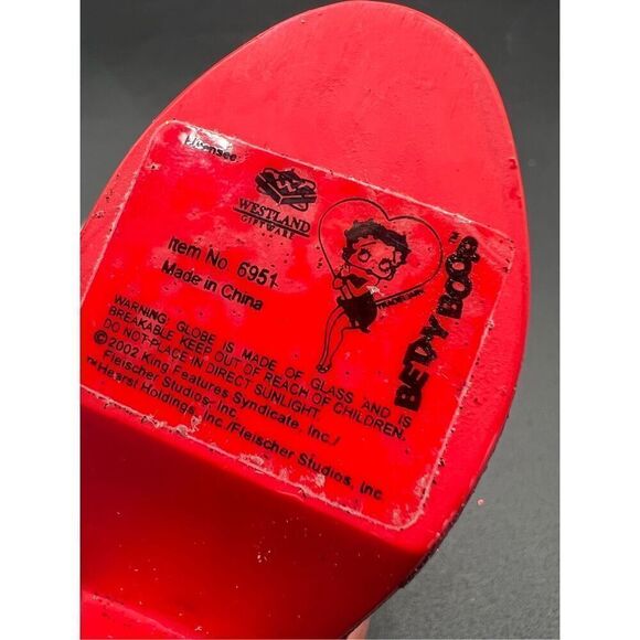 BETTY BOOP HER SNOW GLOBE SITS HIGH ATOP A RED HIGH HEEL SHOE! BOOP-BOOP-ADU! - Picture 9 of 11